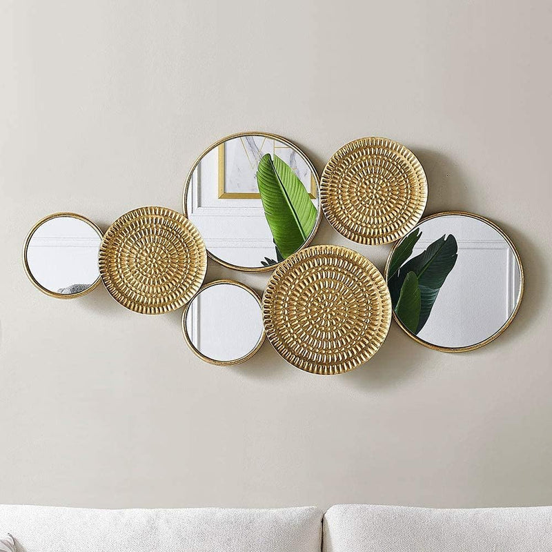 Home decoration metal wall ornaments, a mirror with multiple circular lenses, large modern wall art sculptures for decoration, suitable for living rooms, offices, and bedrooms. Dimensions: 45.3 x 1.9 x 21.6 inches. Made of gold material. L2
